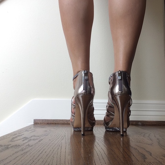 Vince Camuto Steel Metallic Leather Sandals - Picture 4 of 8